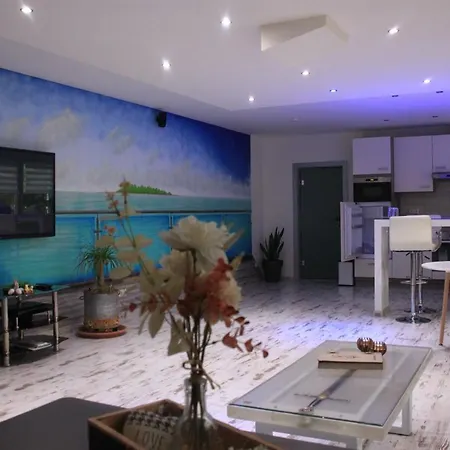 „blaues Schild“ Apartment *